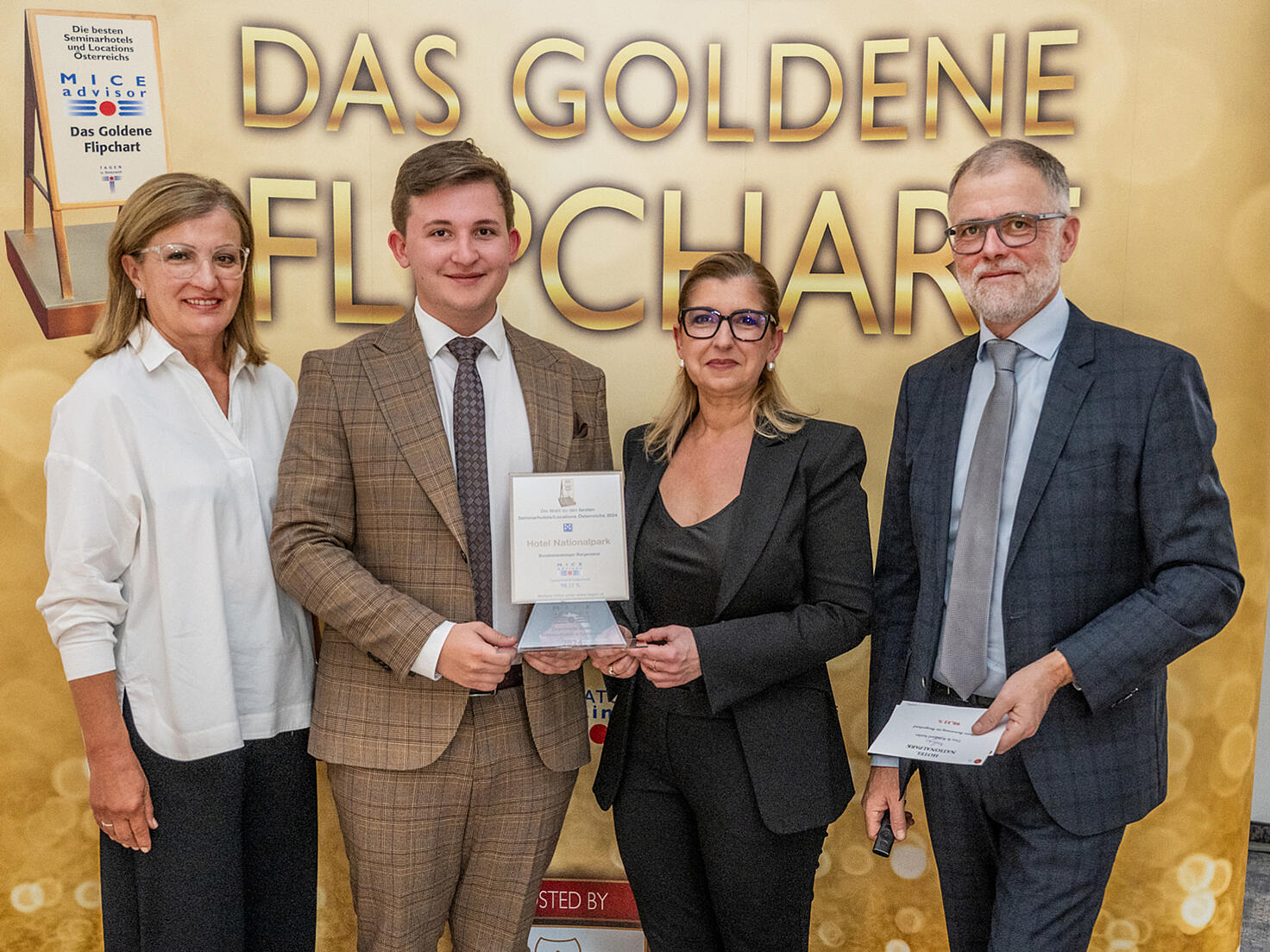 Gruppenfoto Goldenes Flipchart 2024